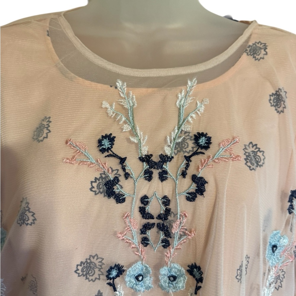 GORGEOUS NWT  Peach Embroidered Floral Mesh Overlay Top MEDIUM  #M - Picture 2 of 14